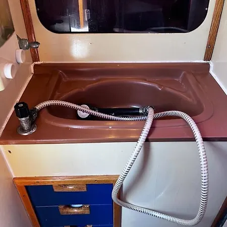 Hotel en barco Buho Mataró