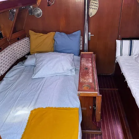 Hotel en barco Buho